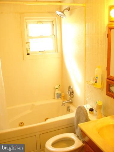 2100 Jasmine Road Dundalk, MD 21222 - Photo 4 of 13 Bath #1