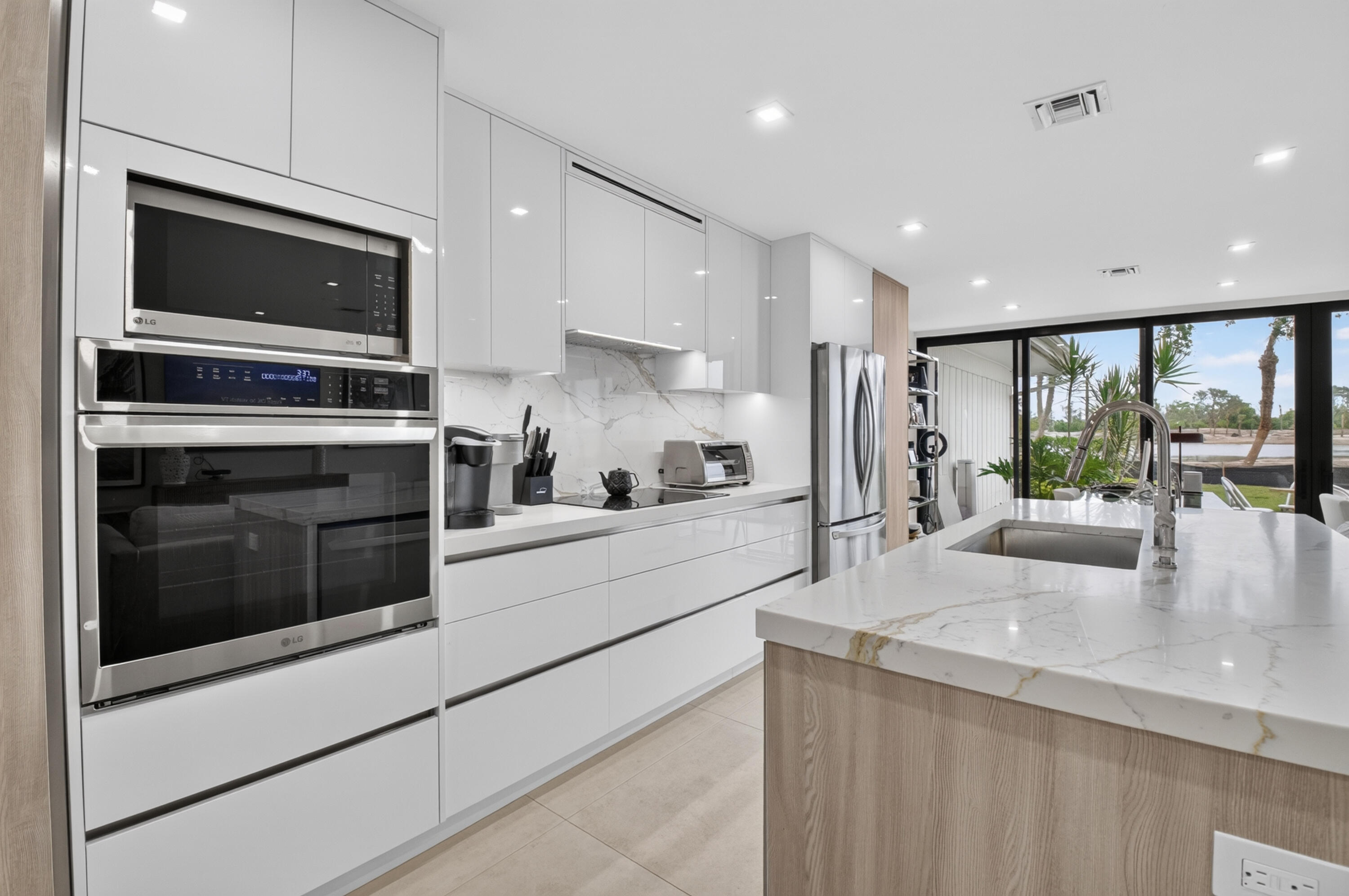 403 Bridgewood Court, Unit 403 Boca Raton, FL 33434 - Photo 17 of 62 KITCHEN