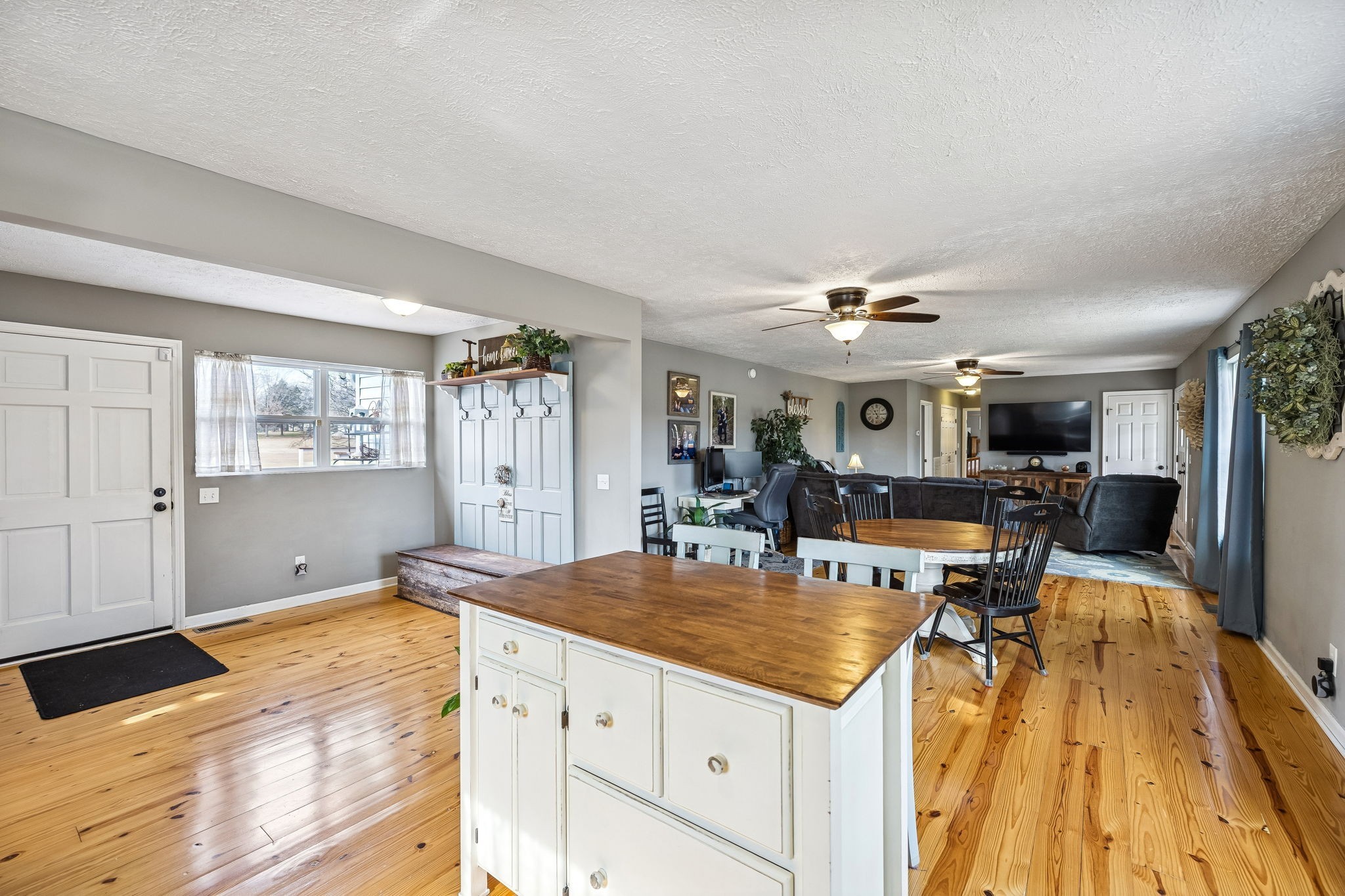110 Ben Green Road Lebanon, TN 37090 - Photo 14 of 61 a living room with stainless steel appliances granite countertop furniture and rug
