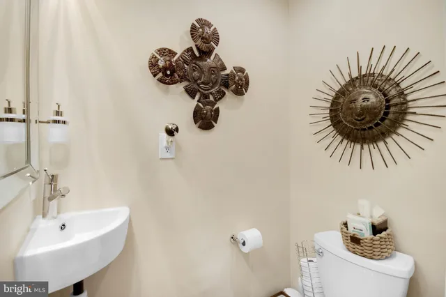 $2,475 | 2808 16th Road South, Unit B, Arlington, VA 22204