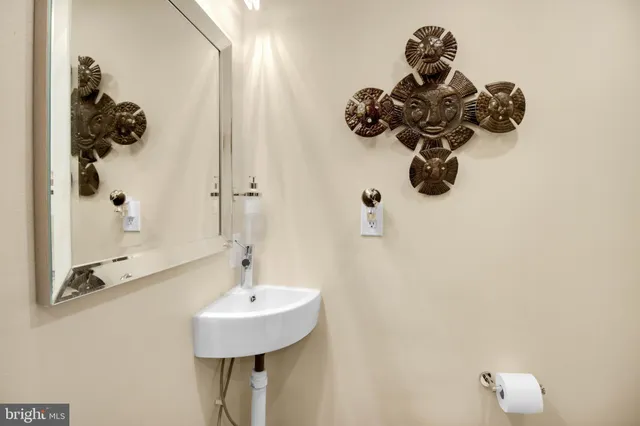 $2,475 | 2808 16th Road South, Unit B, Arlington, VA 22204