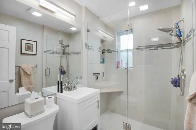 $2,475 | 2808 16th Road South, Unit B, Arlington, VA 22204