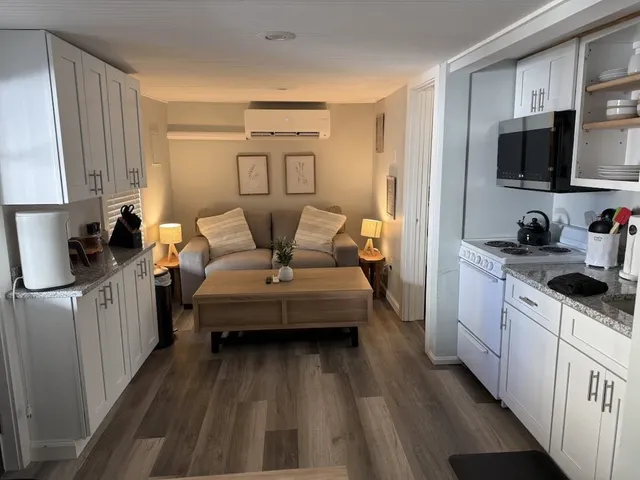 $2,000 | 19 Auburn Avenue, Unit 3, Hampton, NH 03842