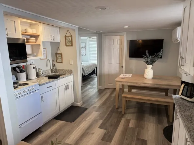 $2,000 | 19 Auburn Avenue, Unit 3, Hampton, NH 03842