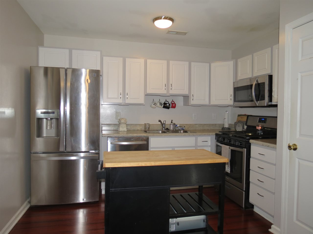 8620 Neuse Landing Lane, Unit 112 Raleigh, NC 27616 - Photo 8 of 16 Kitchen