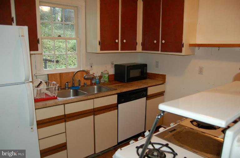 9313 Caroline Avenue Silver Spring, MD 20901 - Photo 8 of 10 Kitchen