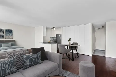 $150,000 | 4343 North Clarendon Avenue, Unit 2010, Chicago, IL 60613