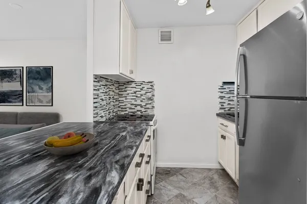 $150,000 | 4343 North Clarendon Avenue, Unit 2010, Chicago, IL 60613
