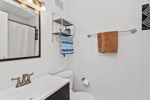 $150,000 | 4343 North Clarendon Avenue, Unit 2010, Chicago, IL 60613