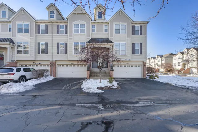 $2,500 | 3460 Bradbury Circle, Aurora, IL 60504