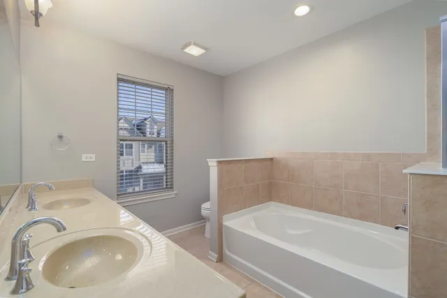 $2,500 | 3460 Bradbury Circle, Aurora, IL 60504