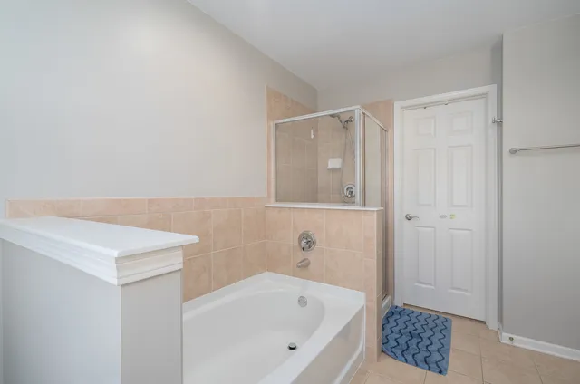 $2,500 | 3460 Bradbury Circle, Aurora, IL 60504