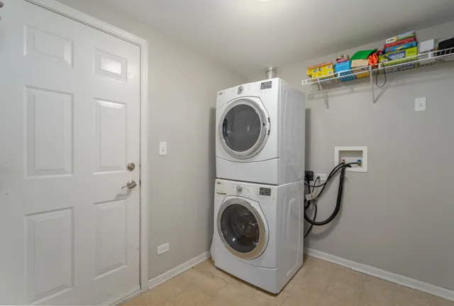 $2,500 | 3460 Bradbury Circle, Aurora, IL 60504