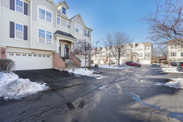 $2,500 | 3460 Bradbury Circle, Aurora, IL 60504