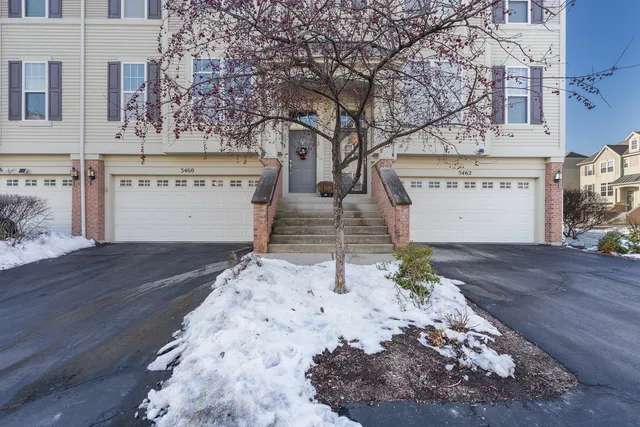 $2,500 | 3460 Bradbury Circle, Aurora, IL 60504