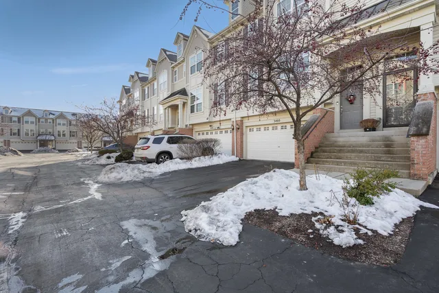 $2,500 | 3460 Bradbury Circle, Aurora, IL 60504