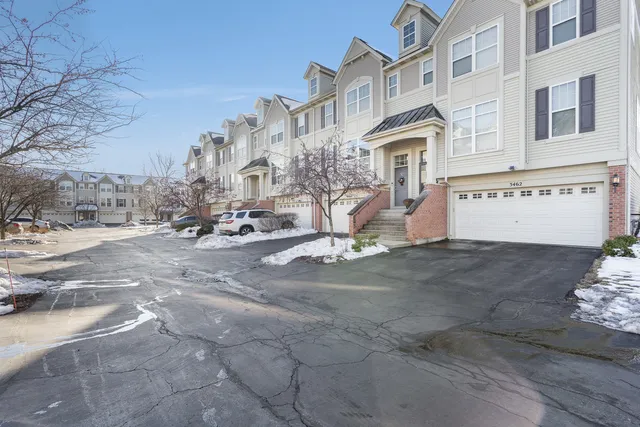 $2,500 | 3460 Bradbury Circle, Aurora, IL 60504