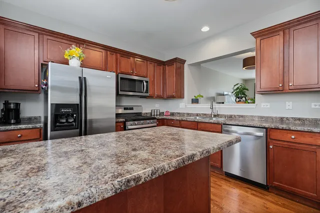 $2,500 | 3460 Bradbury Circle, Aurora, IL 60504