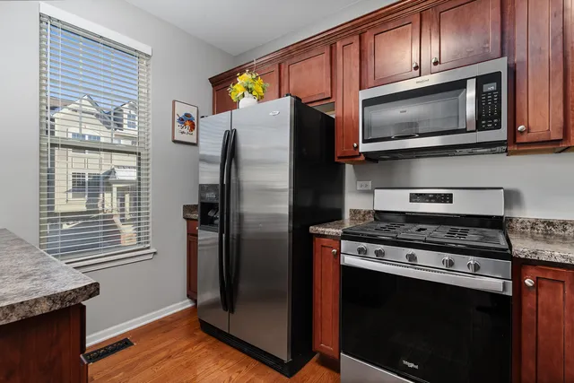 $2,500 | 3460 Bradbury Circle, Aurora, IL 60504