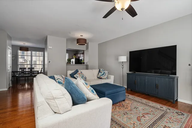 $2,500 | 3460 Bradbury Circle, Aurora, IL 60504