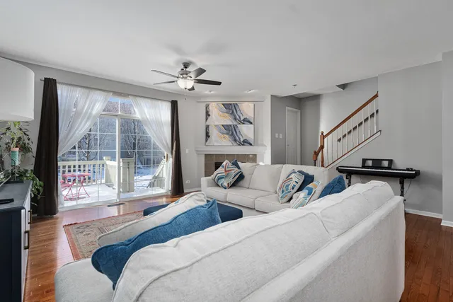 $2,500 | 3460 Bradbury Circle, Aurora, IL 60504