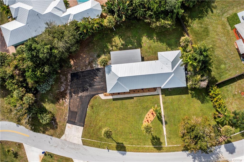 693 Northwest Spruce Ridge Drive Stuart, FL 34994 - Photo 4 of 42 Gallery Image 4