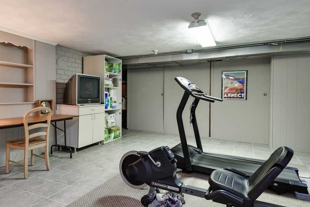 57 Yorkshire Road Dover, MA 02030 - Photo 24 of 30