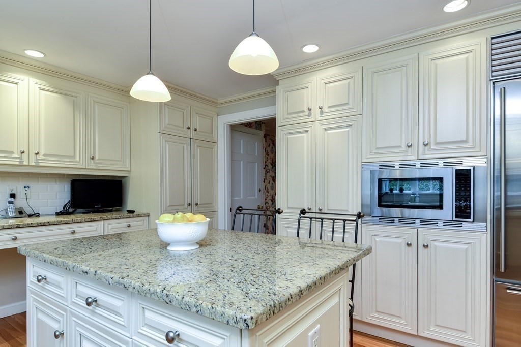 57 Yorkshire Road Dover, MA 02030 - Photo 7 of 30