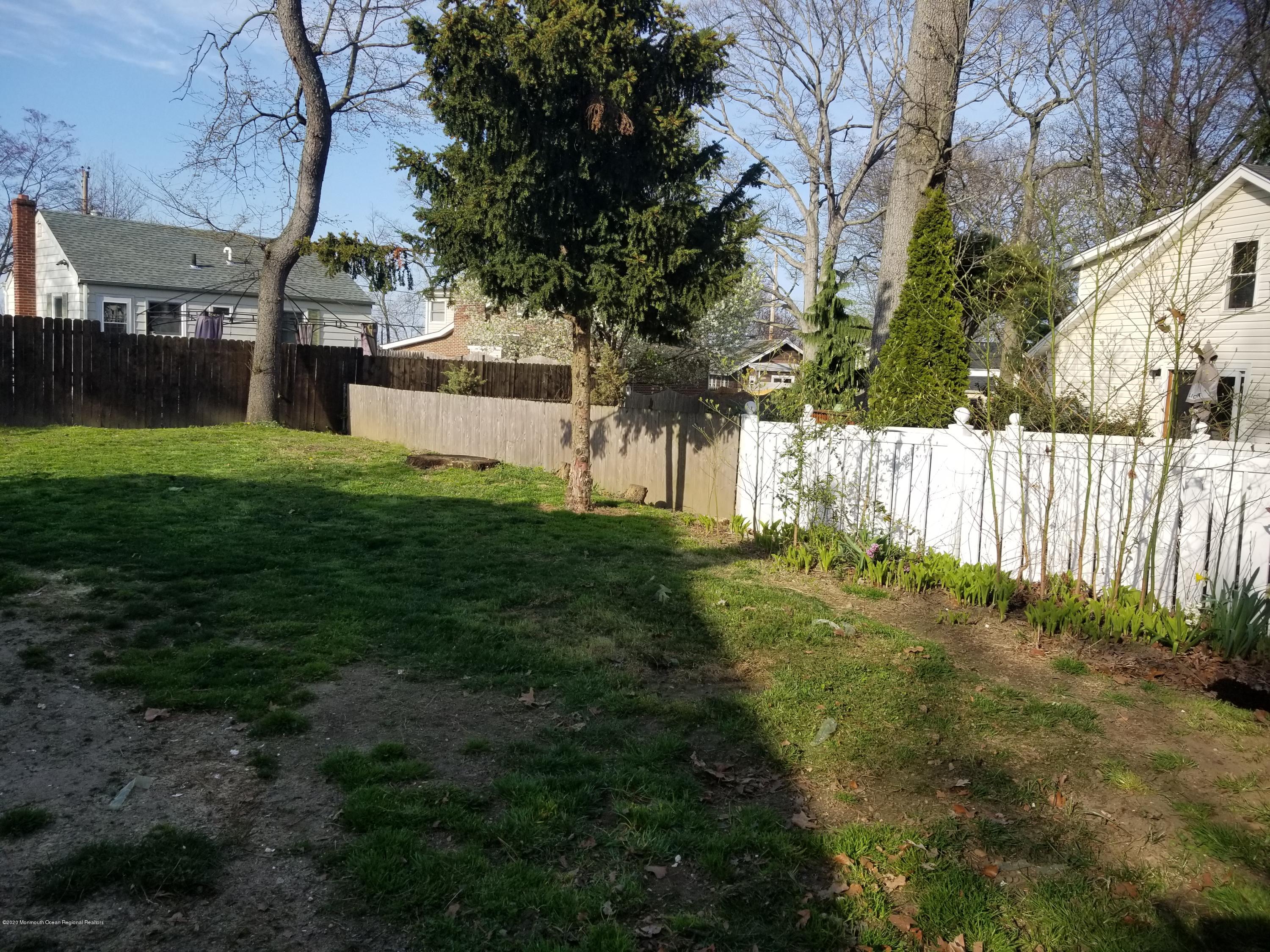 836 Lakeview Way Keyport, NJ 07735 - Photo 18 of 27 completely fenced-in