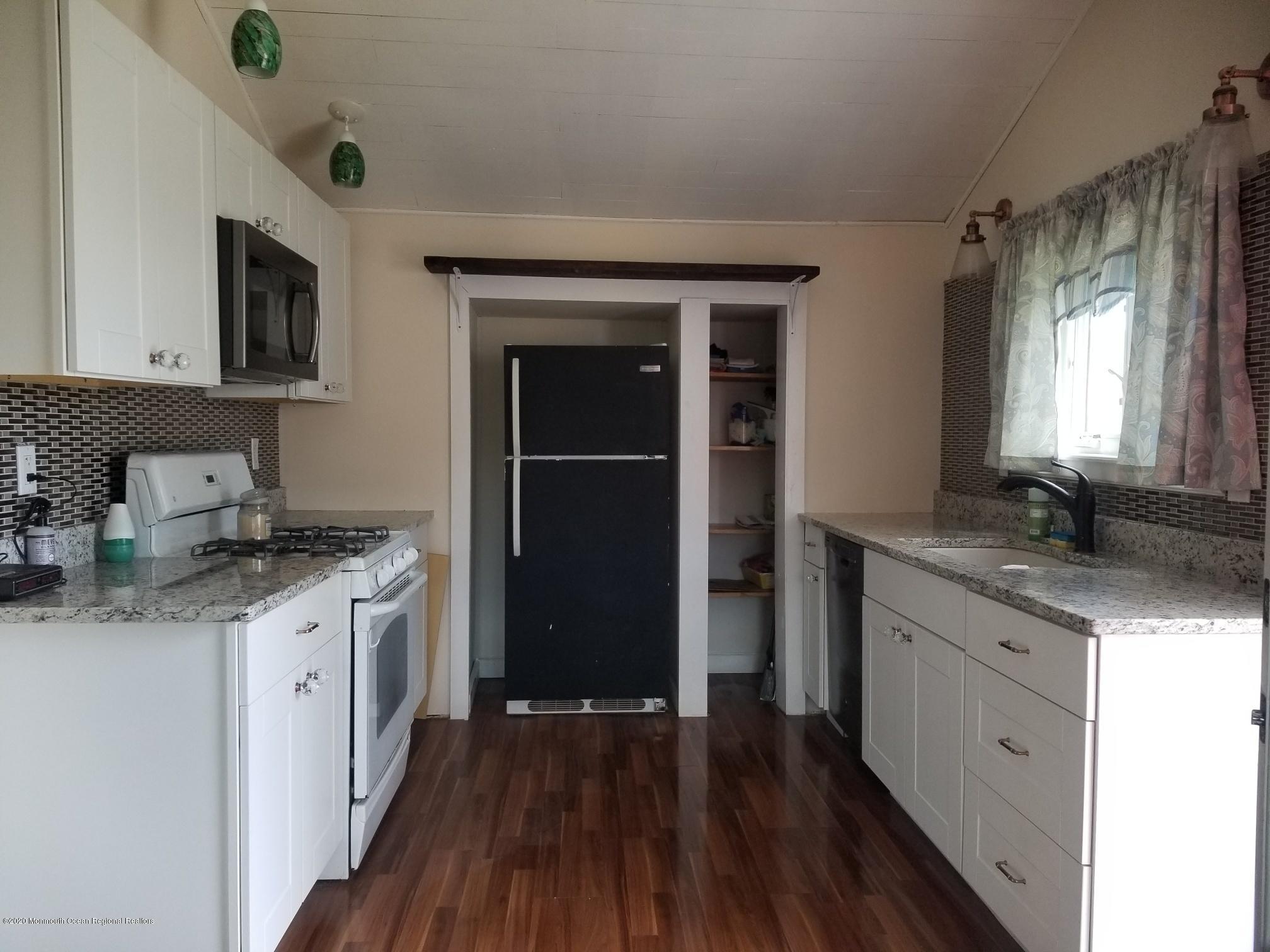 836 Lakeview Way Keyport, NJ 07735 - Photo 2 of 27 lakeview kitchen