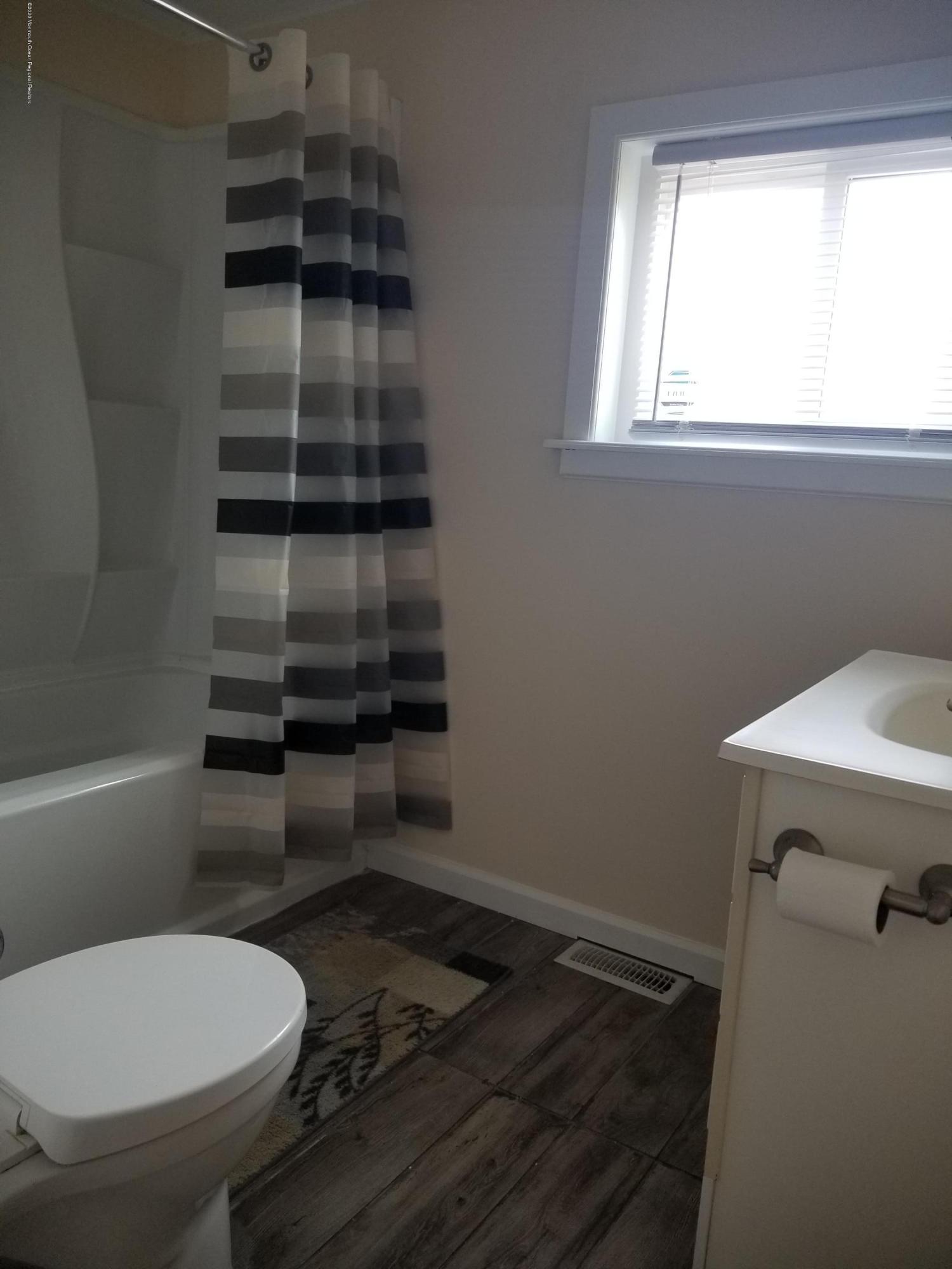836 Lakeview Way Keyport, NJ 07735 - Photo 4 of 27 New Bath