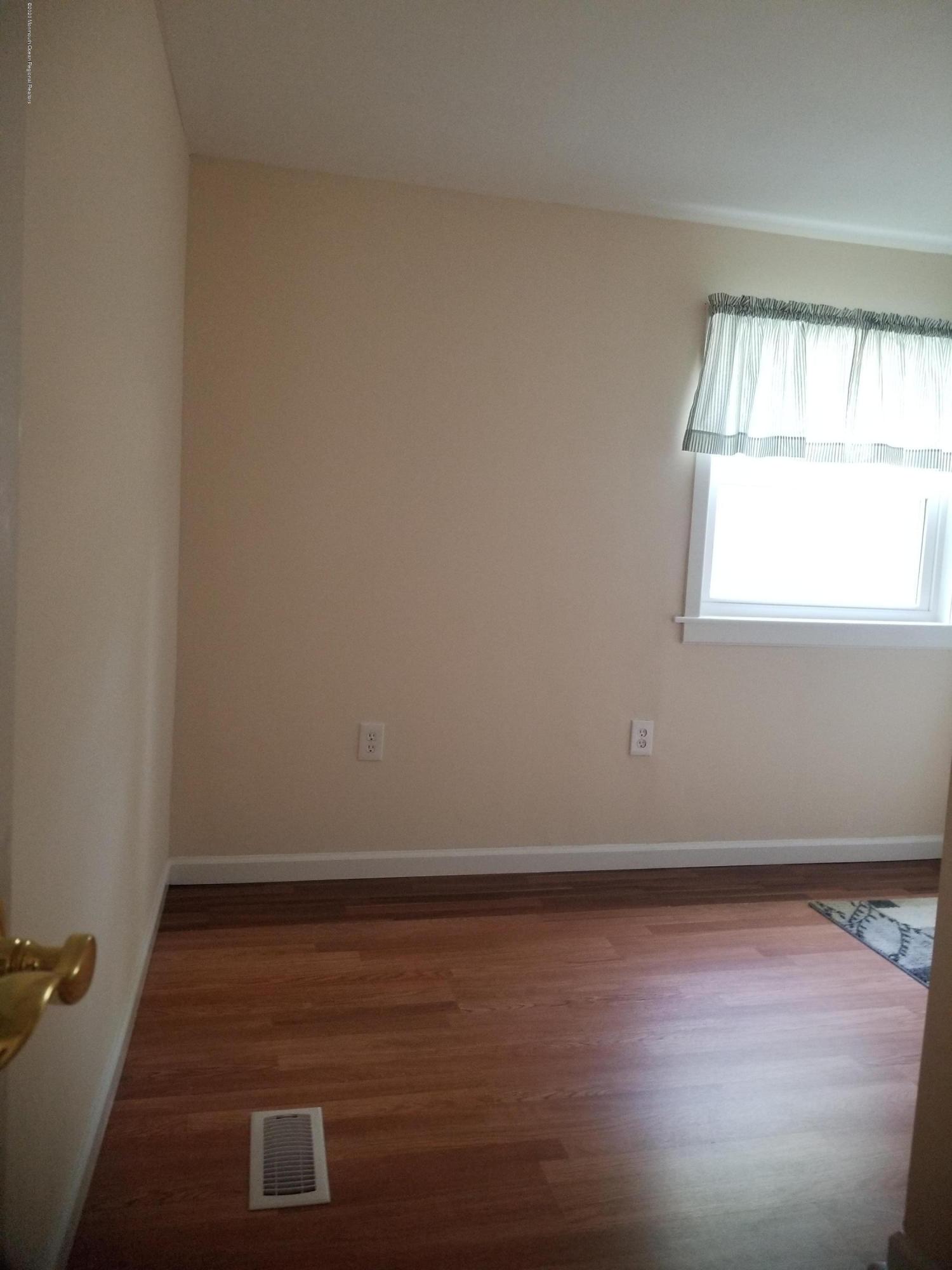 836 Lakeview Way Keyport, NJ 07735 - Photo 7 of 27 laundry room/office