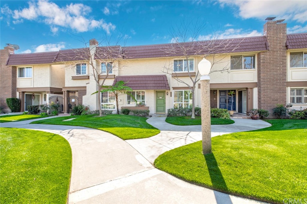 6565 Tangier Way Cypress, CA 90630 - Photo 4 of 71