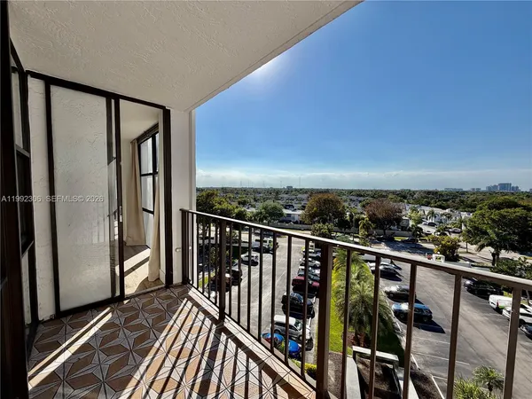 $2,350 | 1000 Parkview Drive, Unit 723, Hallandale Beach, FL 33009