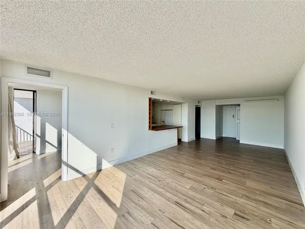 $2,350 | 1000 Parkview Drive, Unit 723, Hallandale Beach, FL 33009