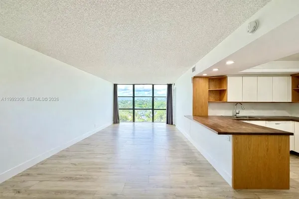 $2,350 | 1000 Parkview Drive, Unit 723, Hallandale Beach, FL 33009