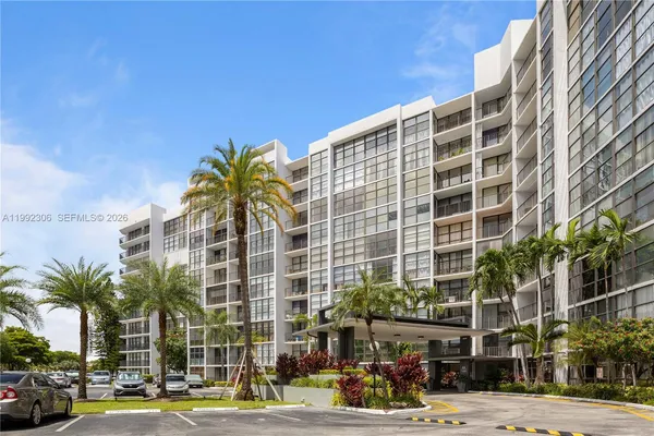$2,350 | 1000 Parkview Drive, Unit 723, Hallandale Beach, FL 33009