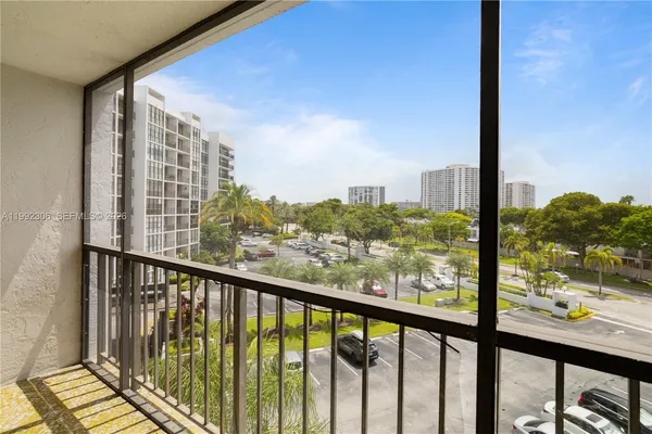 $2,350 | 1000 Parkview Drive, Unit 723, Hallandale Beach, FL 33009