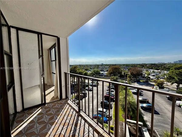 $2,350 | 1000 Parkview Drive, Unit 723, Hallandale Beach, FL 33009