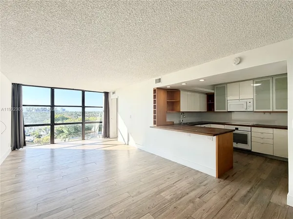 $2,350 | 1000 Parkview Drive, Unit 723, Hallandale Beach, FL 33009