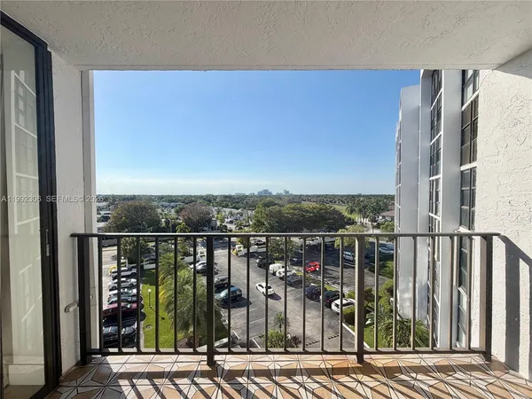 $2,350 | 1000 Parkview Drive, Unit 723, Hallandale Beach, FL 33009