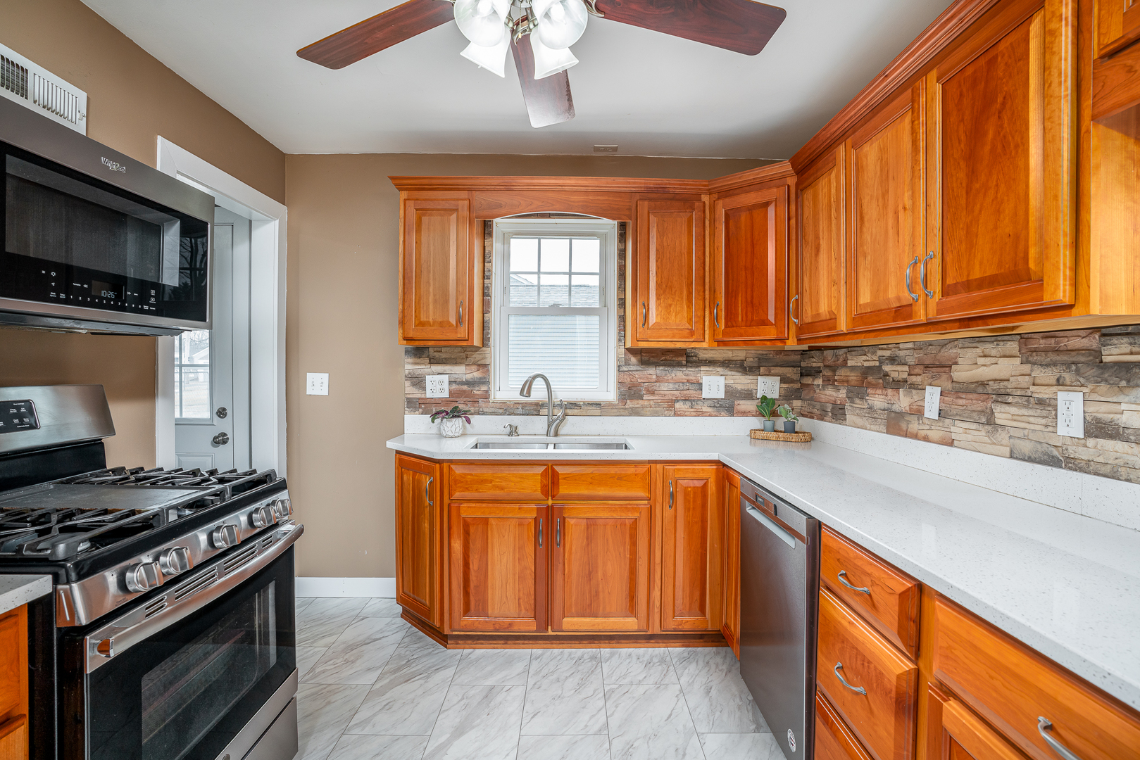 12 Anderson Avenue Milan, IL 61264 - Photo 2 of 17
