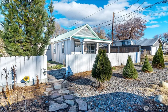 $235,000 | 307 West 2nd Avenue, Kittitas, WA 98934