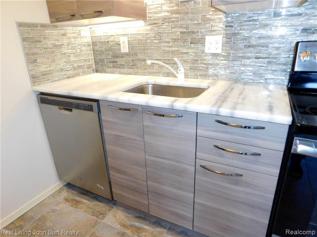 805 Plate Street, Unit 210 Rochester, MI 48307 - Photo 11 of 21