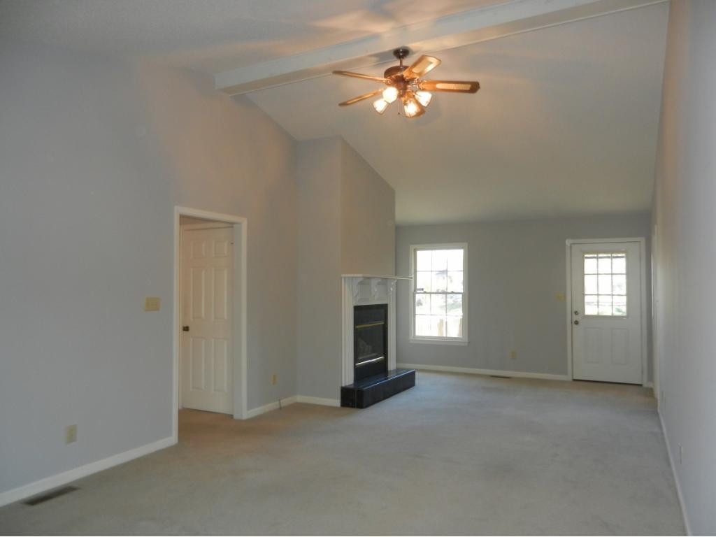 467 Rangewood Road Piney Flats, TN 37686 - Photo 7 of 36 Great Room Vaulted Ceilling
