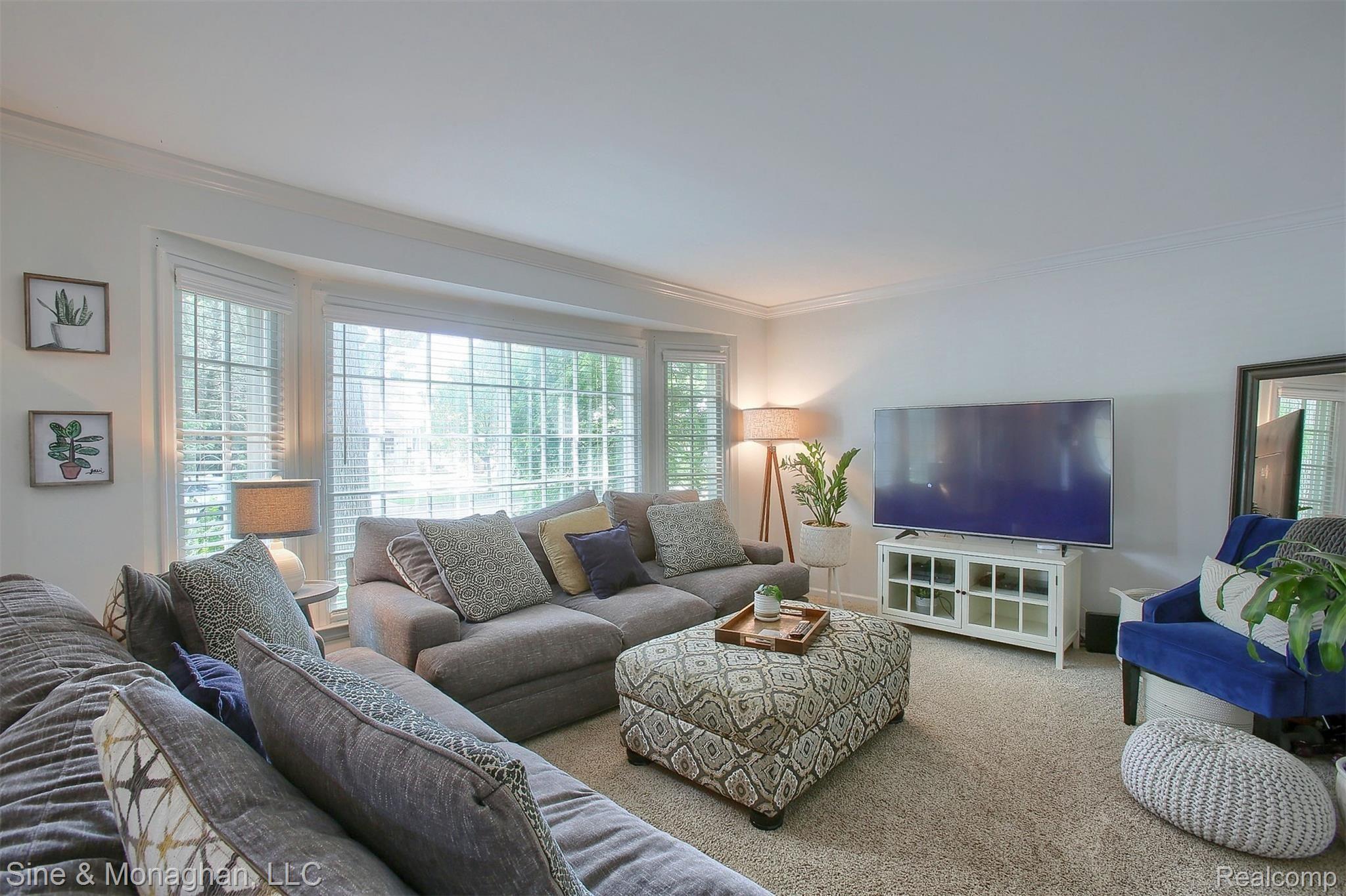 2110 Hampton Road Grosse Pointe, MI 48236 - Photo 2 of 31 4-Living-Room.jpg