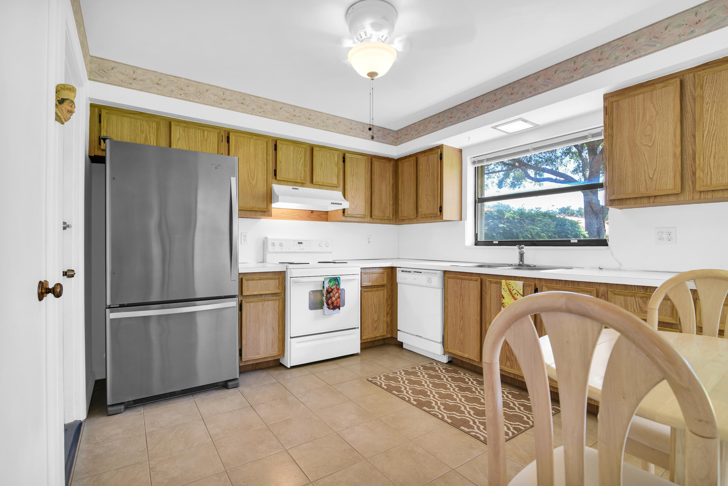 4660 Laurel Tree Road, Unit B Boynton Beach, FL 33436 - Photo 12 of 33 @BocaRatonStudio33