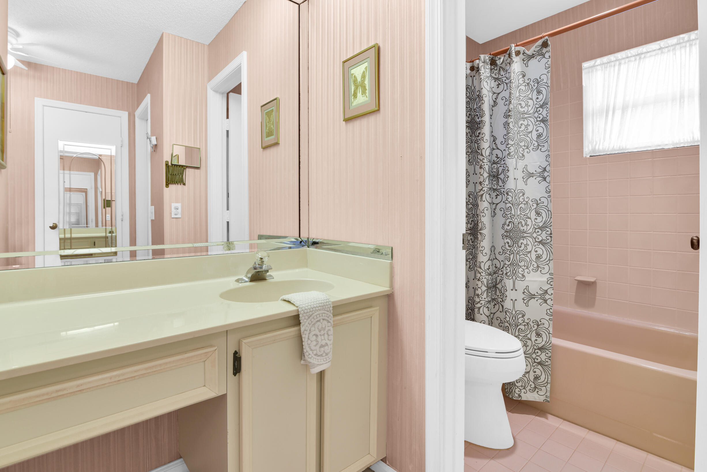 4660 Laurel Tree Road, Unit B Boynton Beach, FL 33436 - Photo 17 of 33 @BocaRatonStudio50