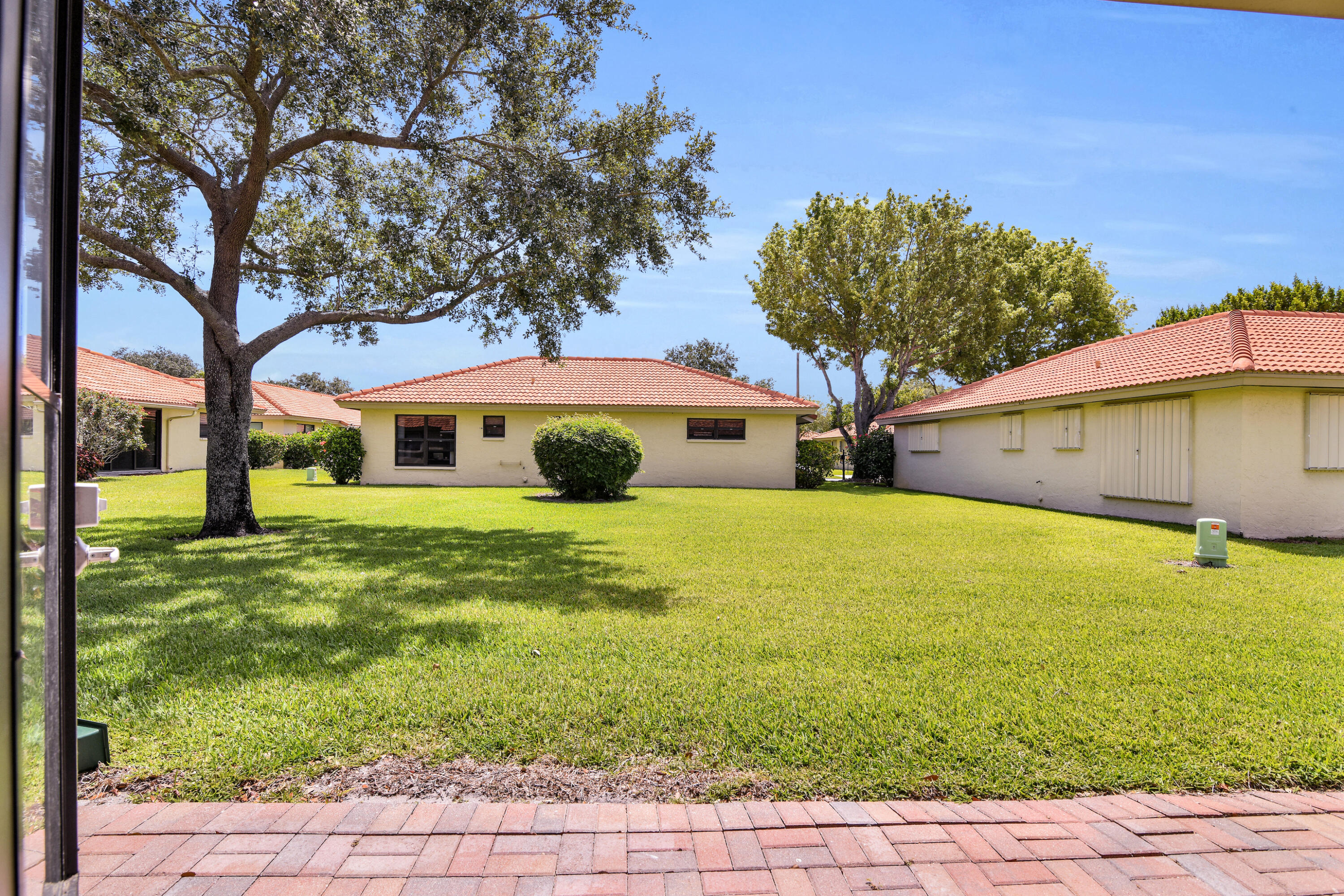4660 Laurel Tree Road, Unit B Boynton Beach, FL 33436 - Photo 28 of 33 @BocaRatonStudio30