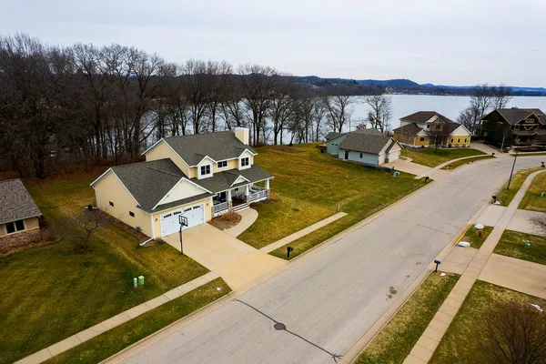 $799,900 | 420 Driftwood Street, West Salem, WI 54669